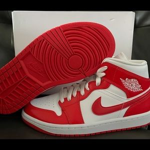 🔥Nike Jordan 1’s womans 8.5 in box, never warn🔥